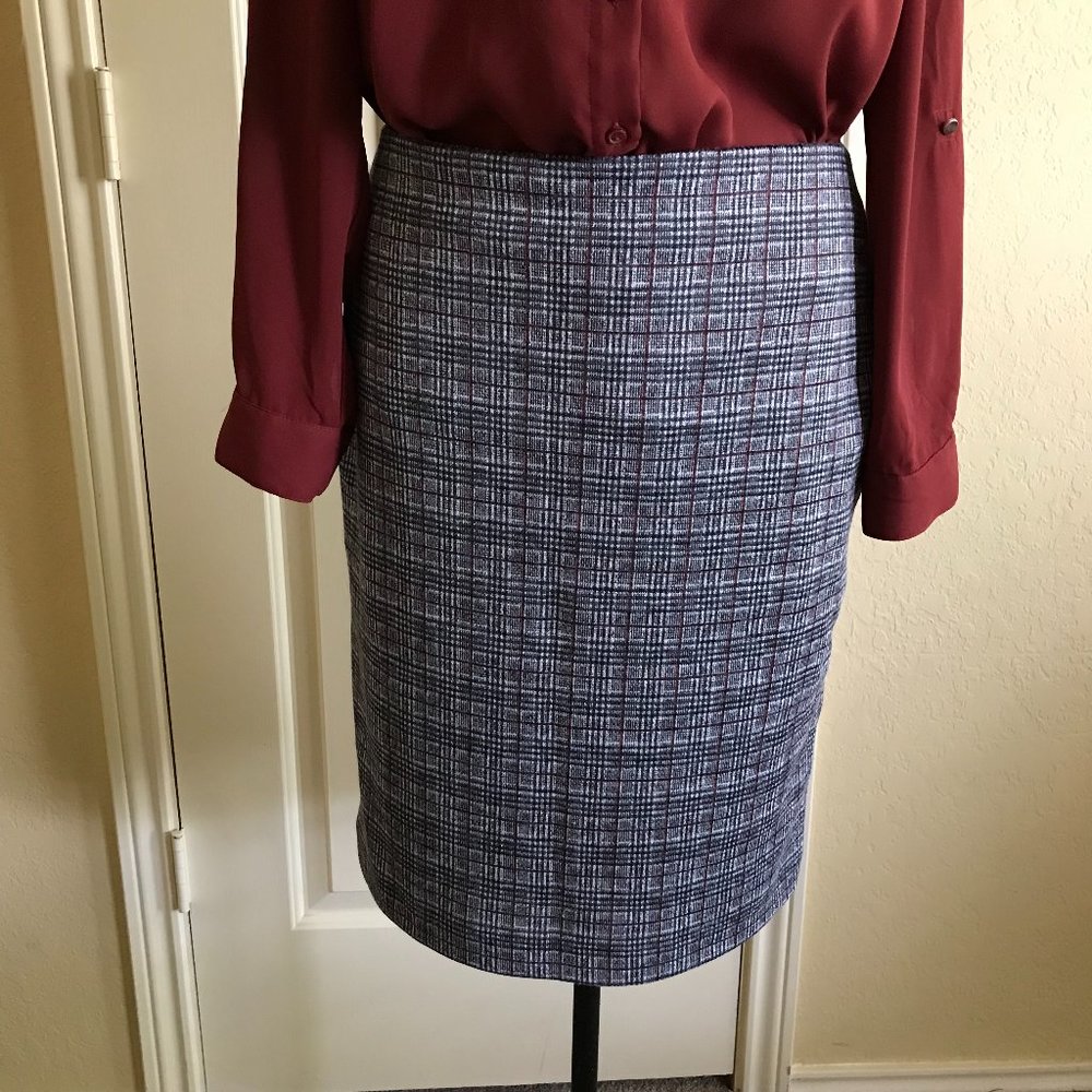 Ladies Nine West Skirt - Size M